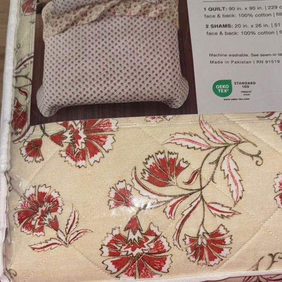Cream and Red Vintage-Inspired Floral Quilt - Picture 8 of 10